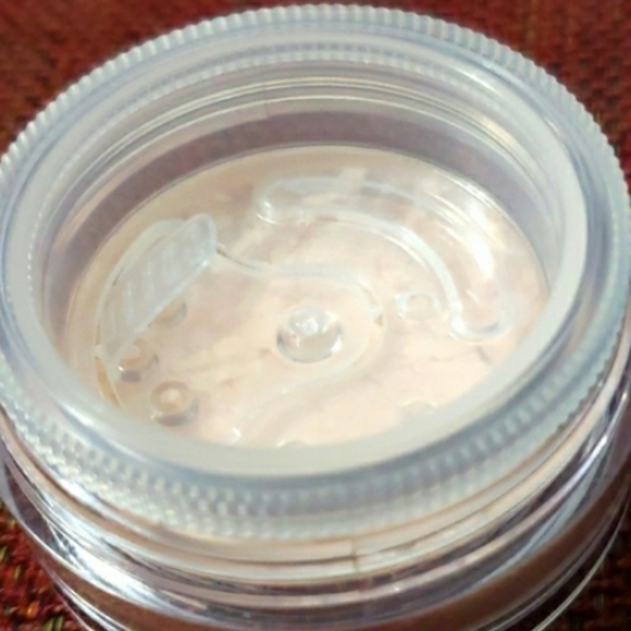 BAREMINERALS MINI ORIGINAL MINERAL VEIL LOOSE FINISHING TRANSLUCENT POWDER. - Picture 9 of 11